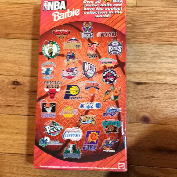 NBA Barbie knicks collectible New in box 1998 - Picture 4 of 10